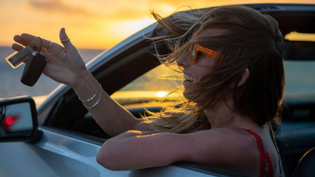 femme qui loue une voiture en Martinique 